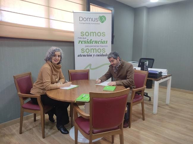 Los residentes y cuidadores de DomusVi Ciudad de Badajoz recibirán apoyo emocional por parte del voluntariado de la Asociación Red Humanizar