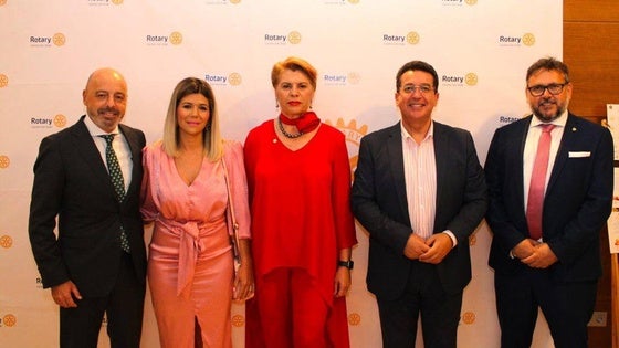Gran éxito de la cena benéfica de cinco chefs organizada por el Rotary Club Cáceres San Jorge