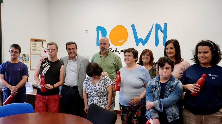 El presidente de la Diputación visita a las asociaciones de Parkinson y Síndrome de Down Badajoz
