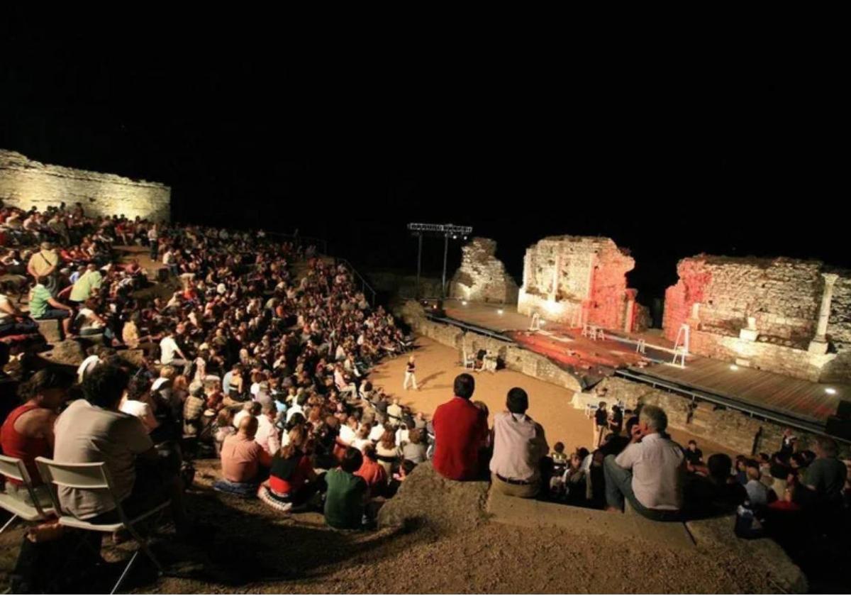 El Festival de Mérida en Regina ofrecerá teatro inclusivo, musical y de comedia