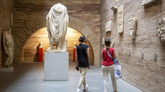 El MNAR de Mérida, entre los 16 museos estatales que ofrecen un programa de visitas guiadas en Lengua de Signos Española