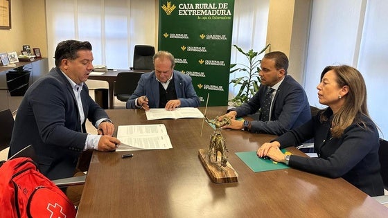 Caja Rural de Extremadura renueva su colaboración con Cruz Roja a través de un convenio