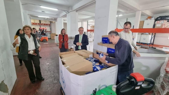 Quintana visita el Banco de Alimentos de Badajoz e insta a una solidaridad organizada en las campañas de ayuda por la DANA