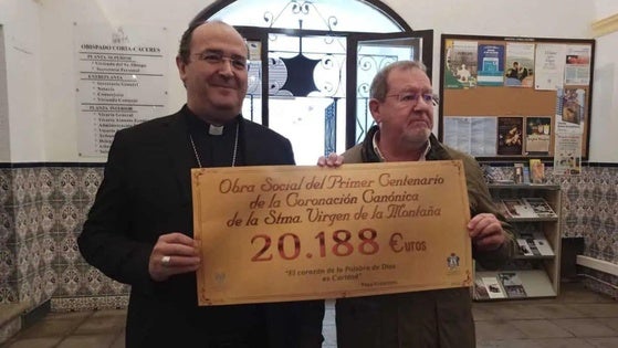 El Manto de Caridad de la Virgen de la Montaña de Cáceres recauda 29.520 euros