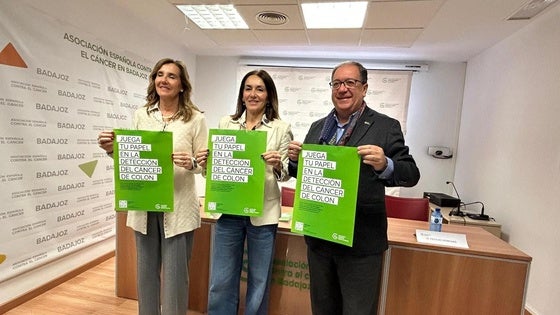 La Asociación Española Contra el Cáncer en Badajoz lleva la campaña contra el cáncer de colon a las 380 farmacias de la provincia