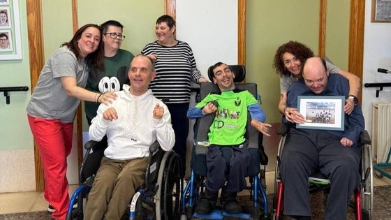 Adisval hace una donación a la asociación valenciana Aadisa