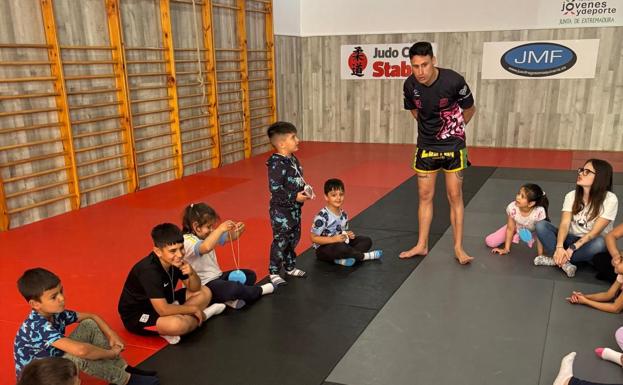 La fundación ha potenciado el crecimiento personal de los participantes mediante talleres.