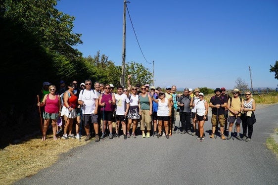 Fundación CB ha organizado la ruta verde de la Vía de la Plata para un grupo de personas invidentes