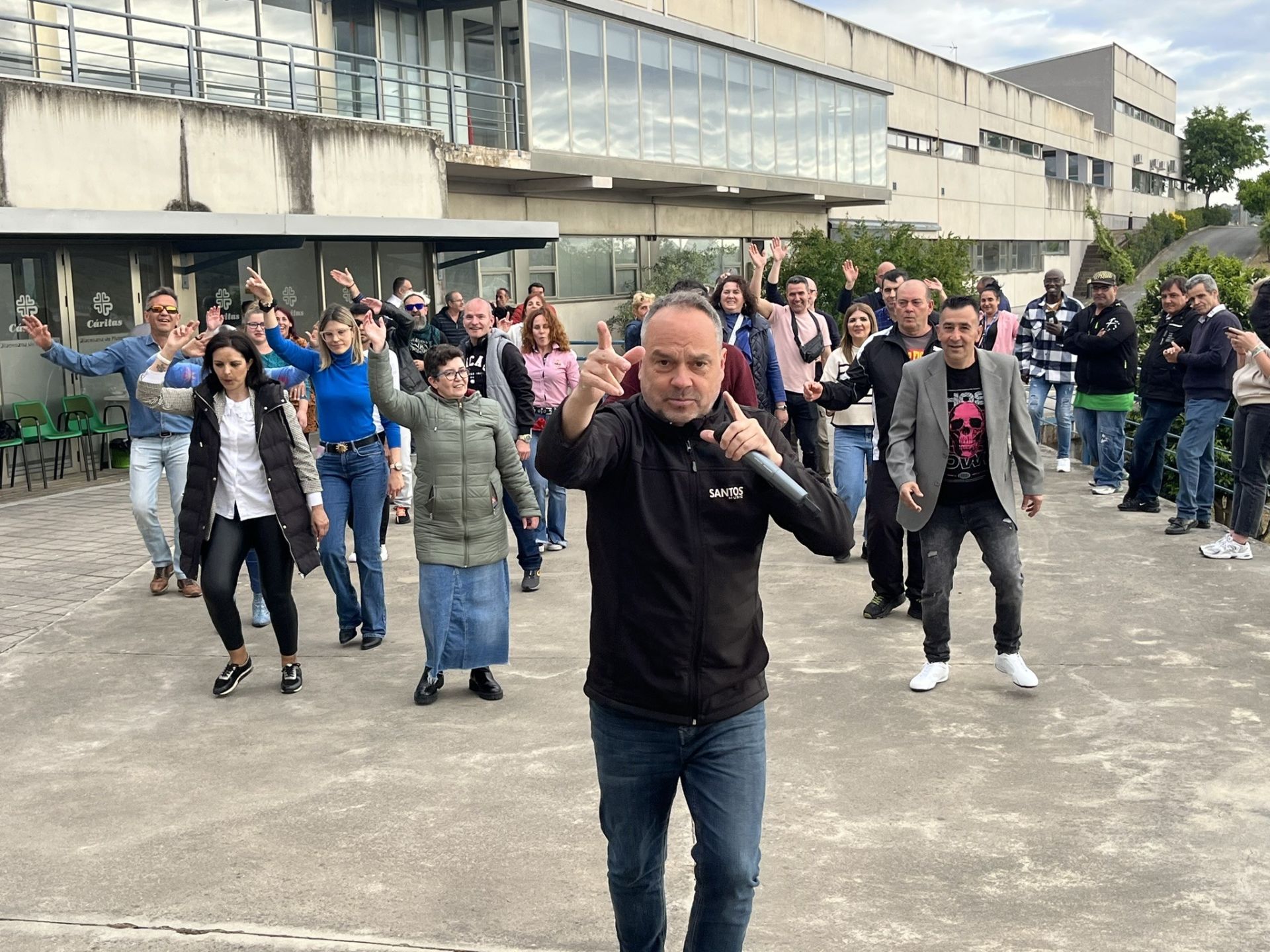 En la primera fase del programa se fomenta la participación en actividades socioculturales.