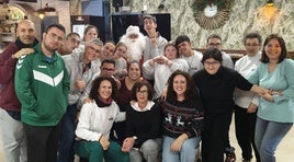 Los participantes junto a Papá Noel.