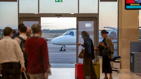 El aeropuerto de Badajoz supera por vez primera los 100 mil viajeros anuales.