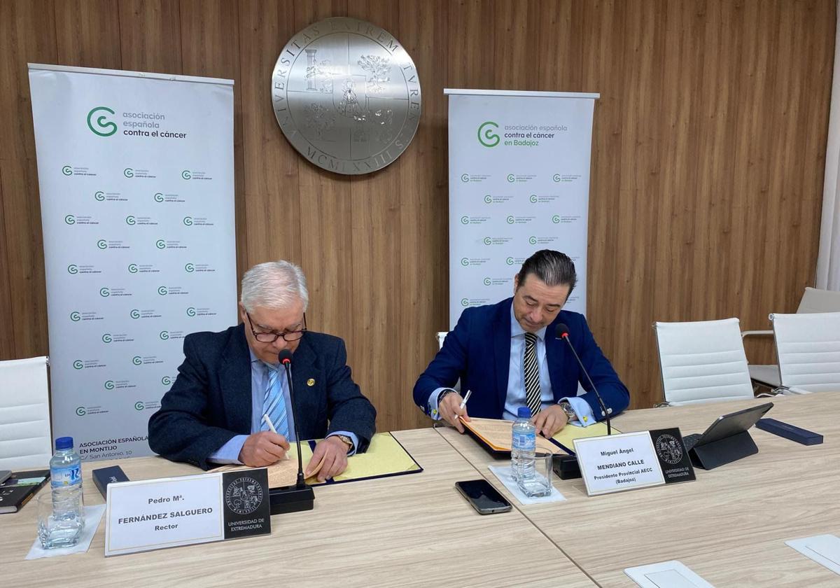 La Asociación Española Contra el Cáncer y la Universidad de Extremadura impulsan el voluntariado universitario contra el cáncer