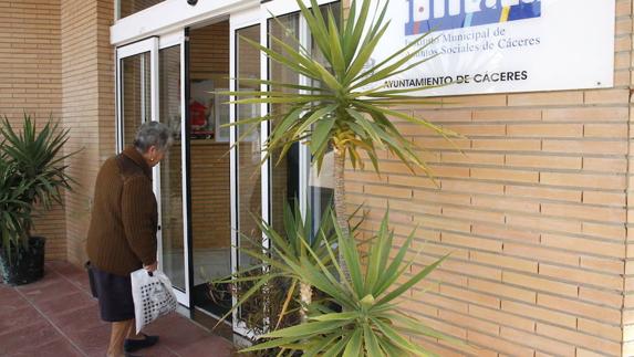 El IMAS de Cáceres renueva cinco convenios con asociaciones y la Junta