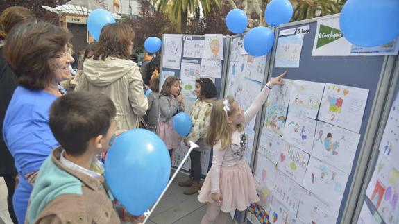 Actividad contra el autismo realizada en la pasada edición del Día Mundial en Badajoz.