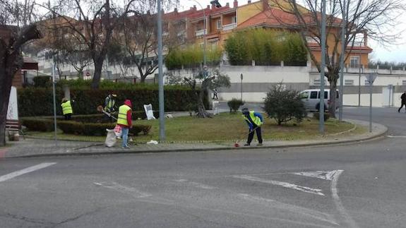 Trabajos de limpieza de espacios públicos.