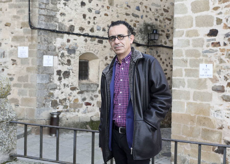 El poeta y escritor cacereño Diego Doncel.