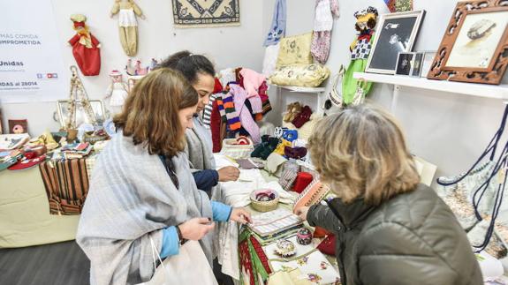 Mercadillo solidario de Manos Unidas.