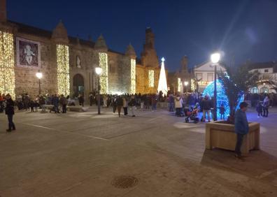 Imagen secundaria 1 - Luces de la Plaza de España. 