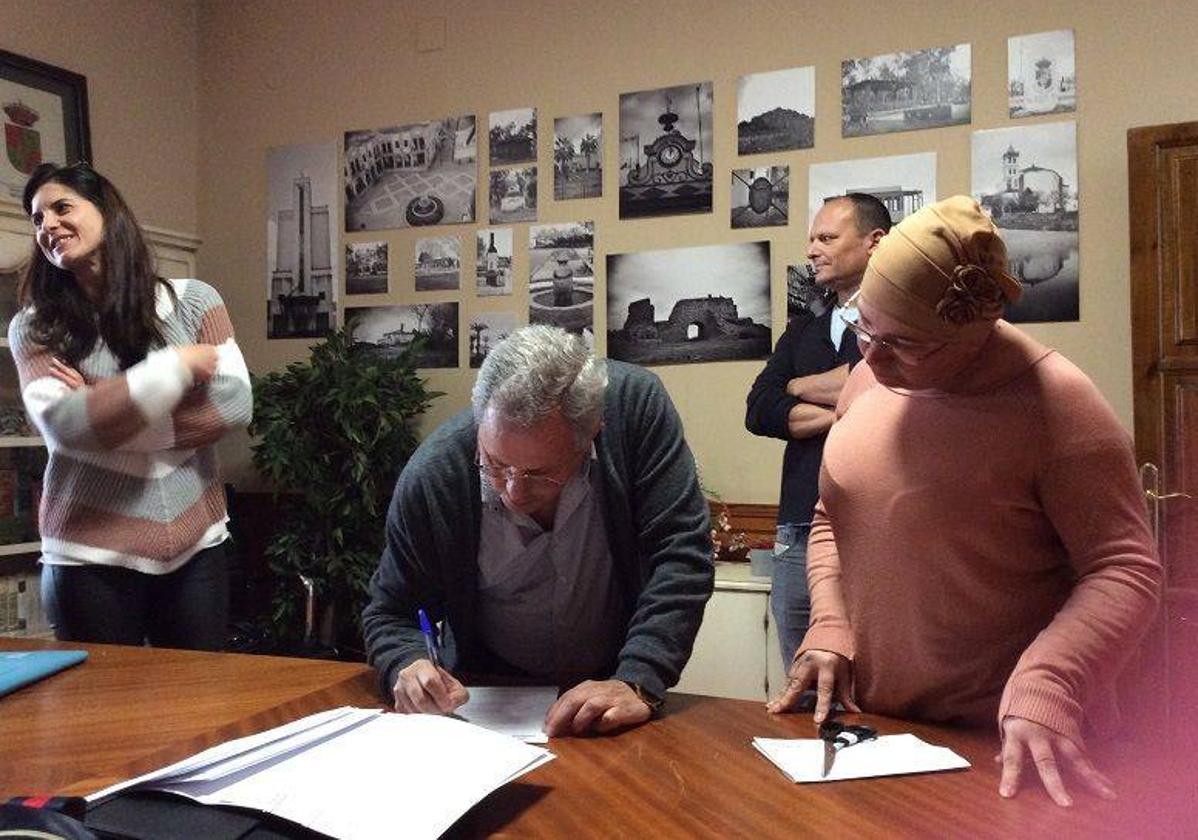 Un nuevo Espacio Nubeteca en la biblioteca de Talarrubias