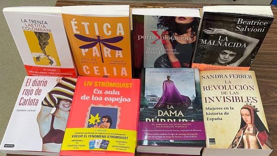 La biblioteca de Talarrubias amplía su fondo feminista