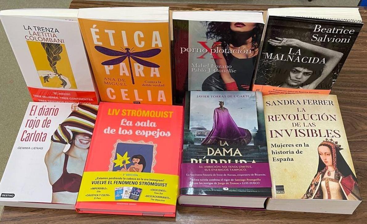La biblioteca de Talarrubias amplía su fondo feminista