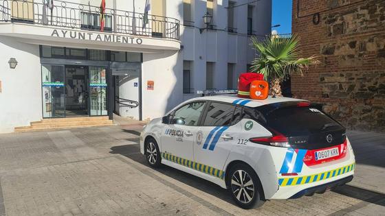 El vehículo de la policía local cuenta con un desfibrilador