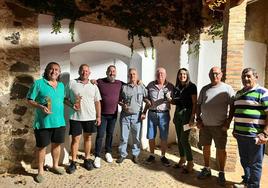 Ganadores del torneo tras la entrega de premios con las autoridades.