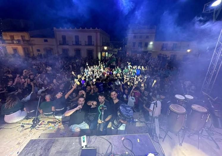 Imagen principal - Talarrubias vive intensamente sus fiestas en honor a la Virgen Coronada