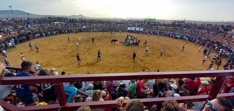 Imagen principal - Talarrubias vive intensamente sus fiestas en honor a la Virgen Coronada