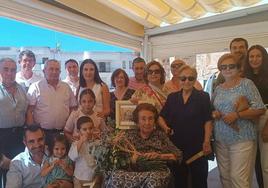 Homenaje a Laureana Calderón, la talarrubiense más longeva.