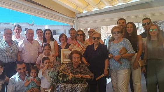 Talarrubias celebró el Día Mundial de las Personas Mayores con comida y música