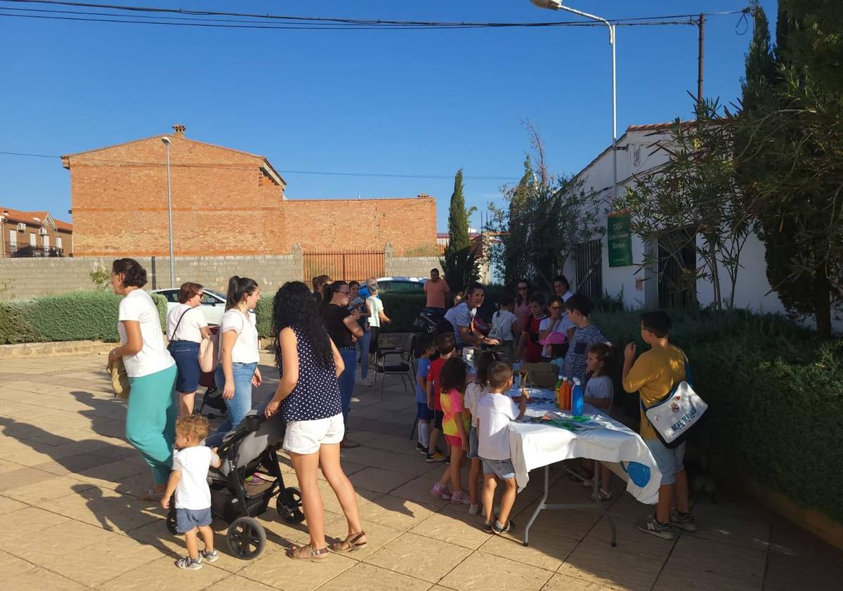 Imagen principal - Talleres de manualidades.