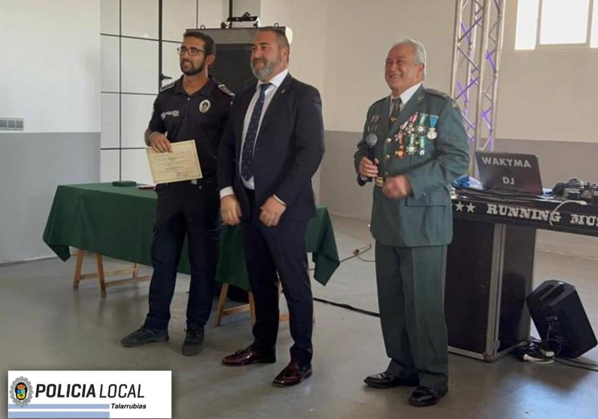 Un agente de la Policía Local de Talarrubias recibe una Mención Honorífica