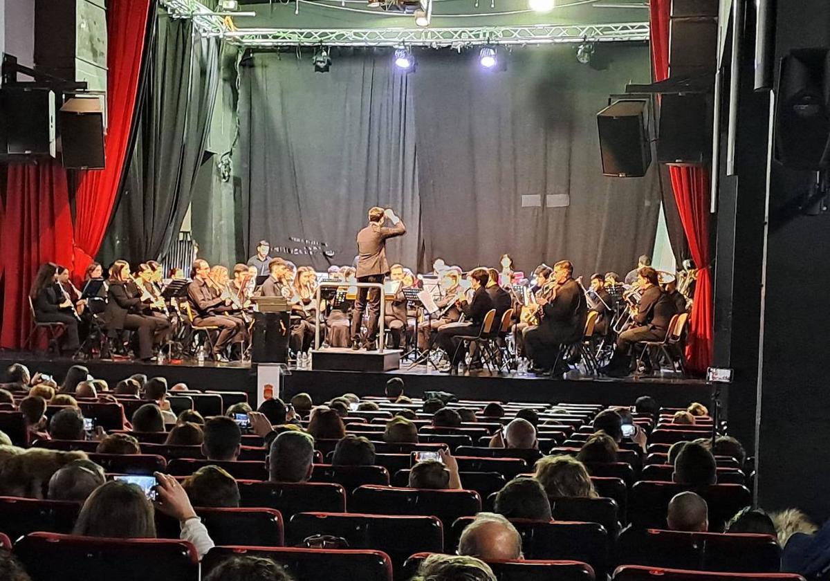La Banda de Talarrubias estuvo representada en el concierto de la Banda Federal de Extremadura