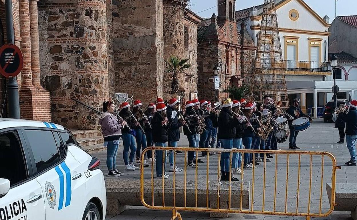 Un momento del pasacalles solidario. 