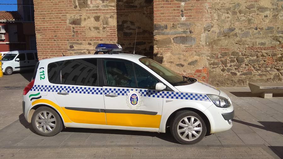 La policía local evita que un incendio acabe en tragedia