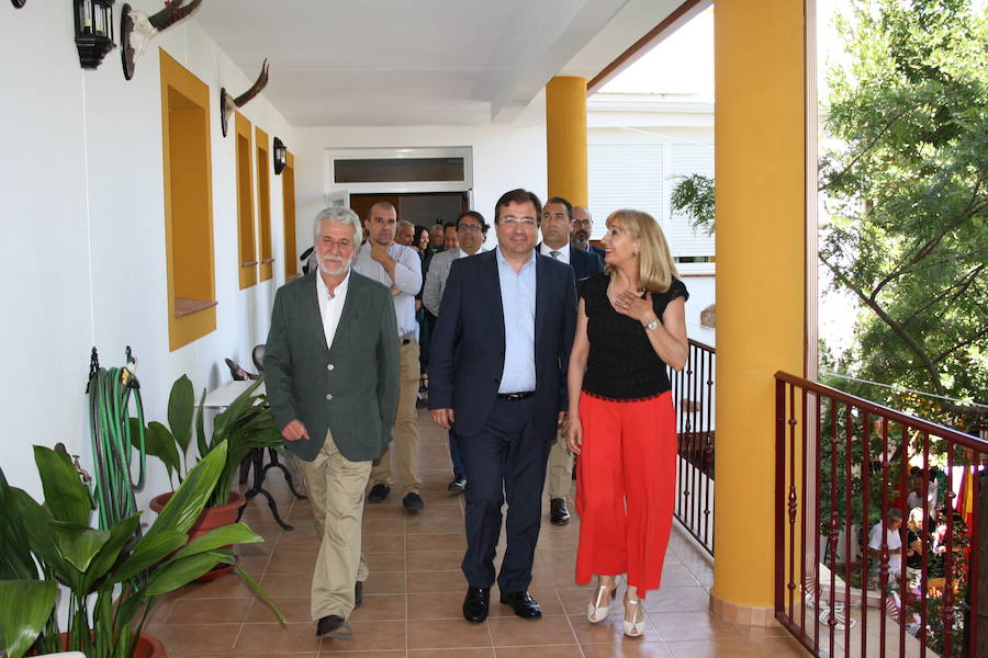 El presidente Vara en la visita a las instalaciones de la residencia.