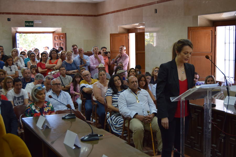 Fotos: Los concejales y el nuevo alcalde de Talayuela, Ismael Bravo, toman posesión de sus actas