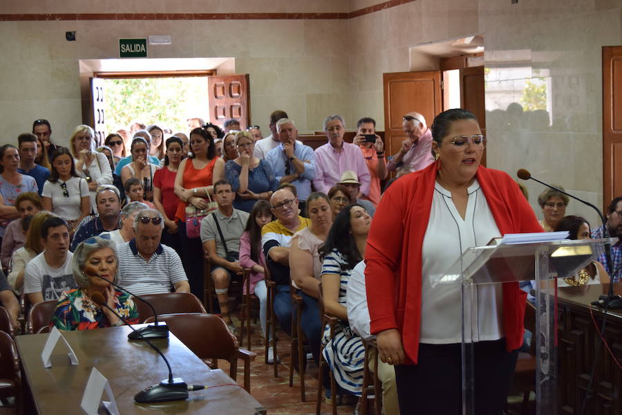 Fotos: Los concejales y el nuevo alcalde de Talayuela, Ismael Bravo, toman posesión de sus actas