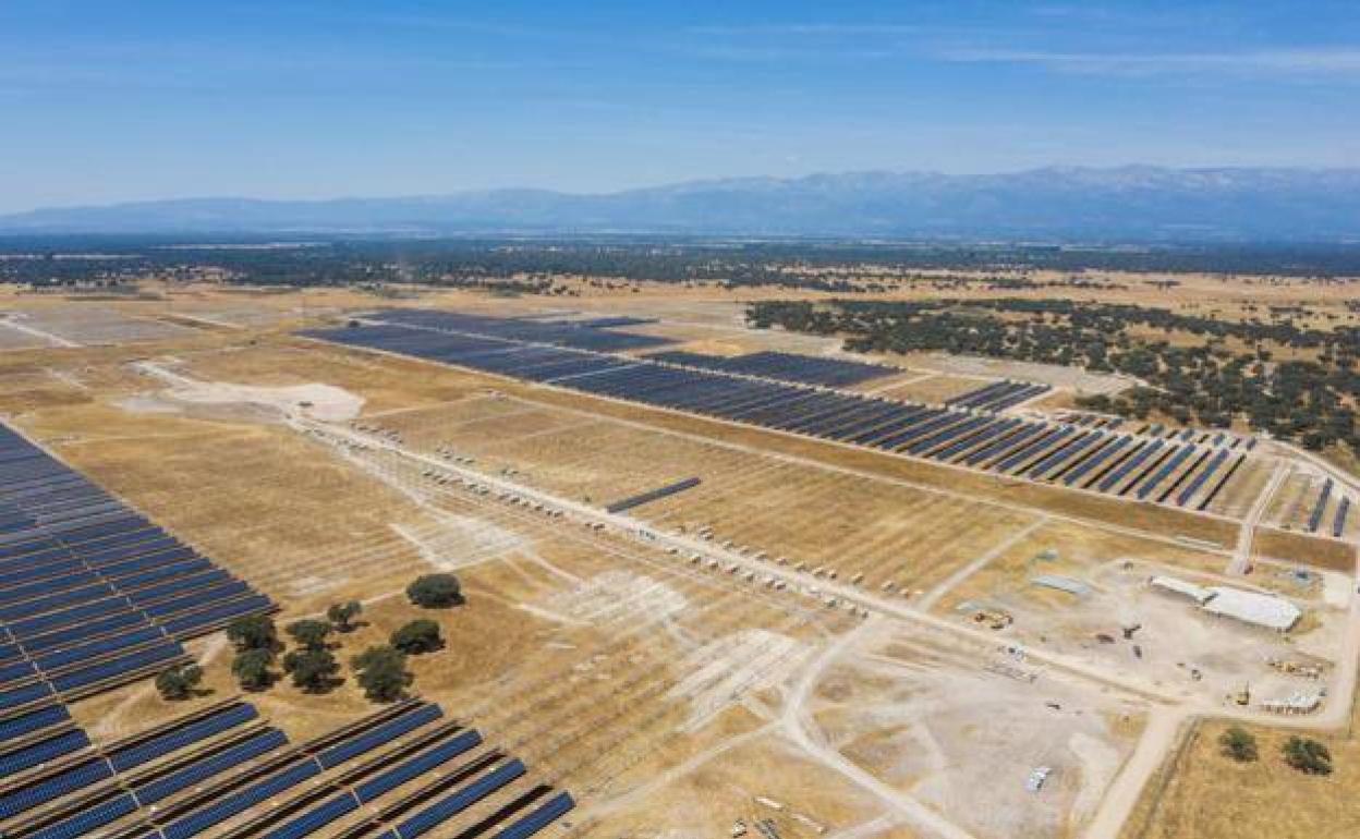 Imagen de los trabajos en la planta fotovoltaica el pasado 31 de julio