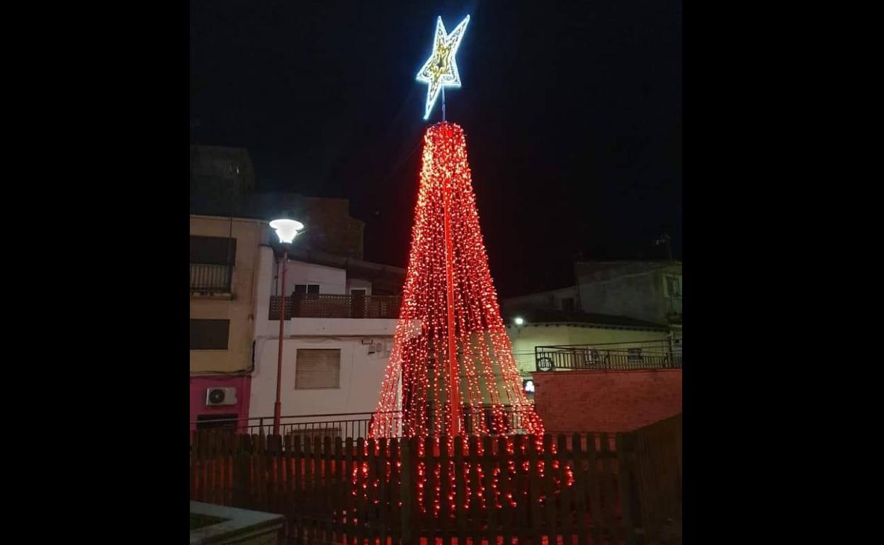 «La noche de Nochebuena a las 21.00 horas salgamos todos a aplaudir para apoyar a los vecinos que lo necesitan»