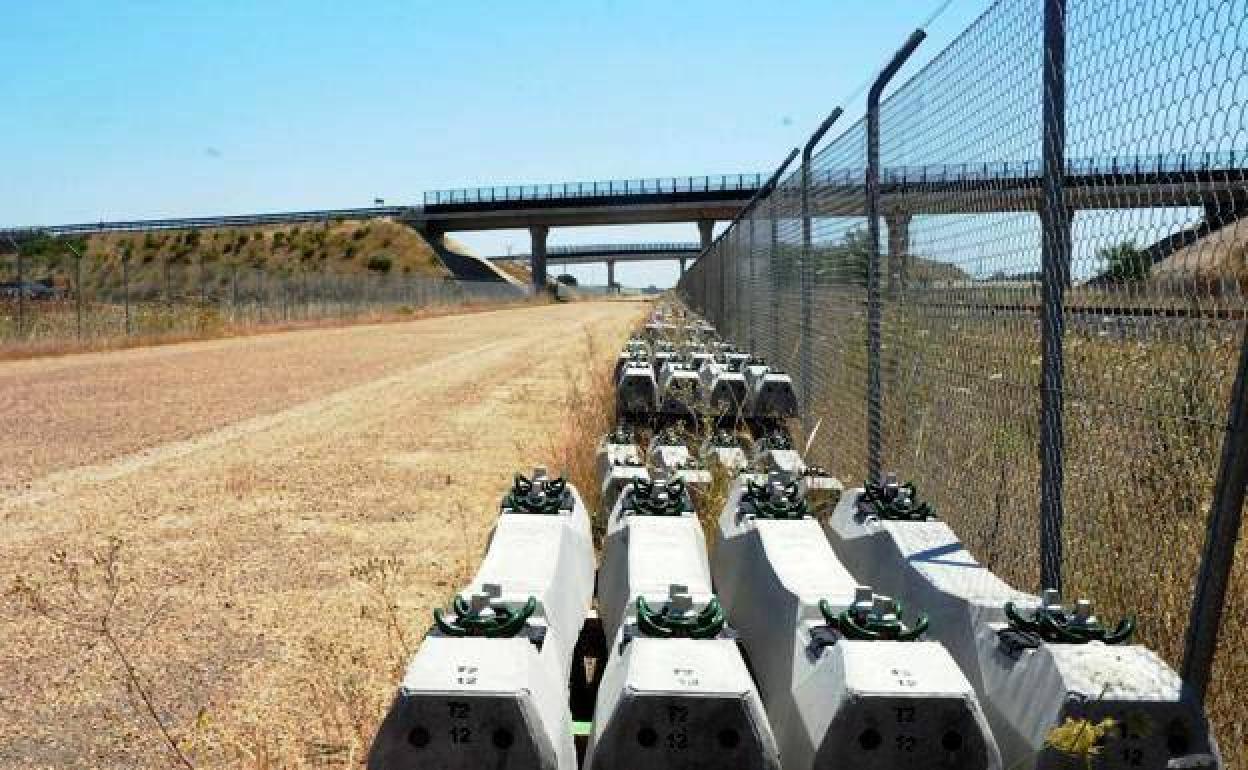 Traviesas junto a una vía férrea en la región 