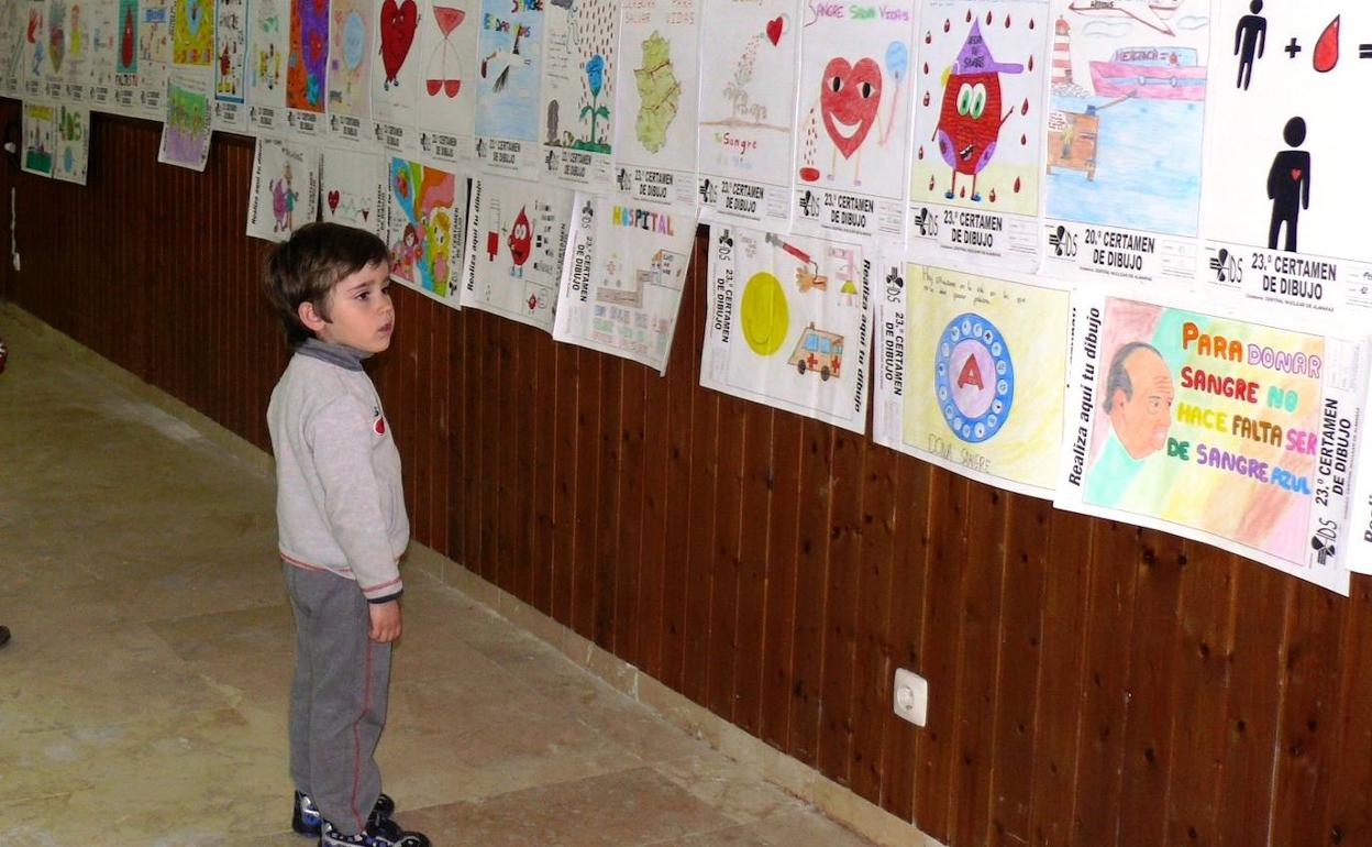 Joven visitante de una exposición anterior 