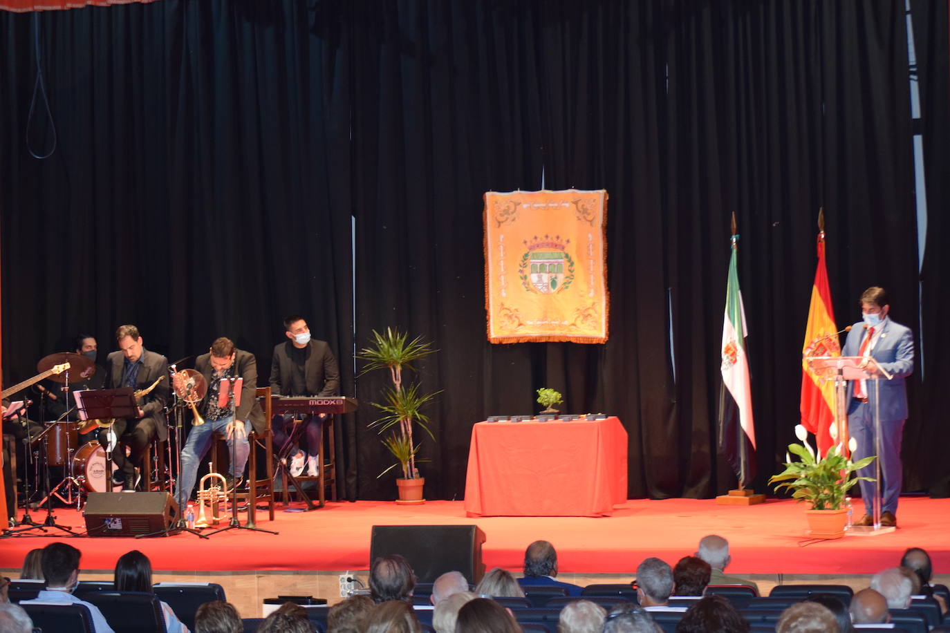 Fotos: FotoGalería Nombramiento oficial del Cronista de Talayuela y Acto homenaje a los alcaldes de la democracia