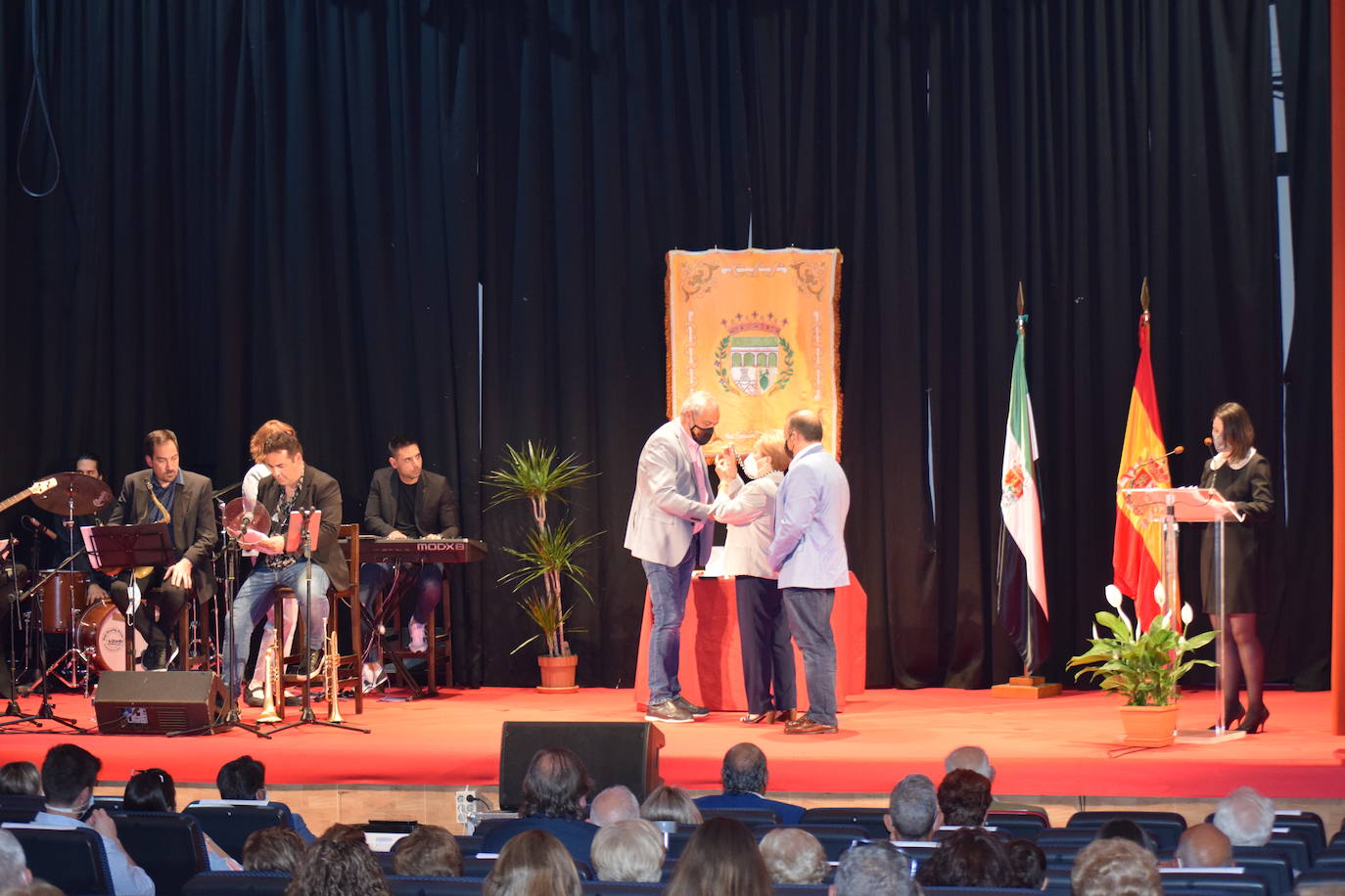Fotos: FotoGalería Nombramiento oficial del Cronista de Talayuela y Acto homenaje a los alcaldes de la democracia