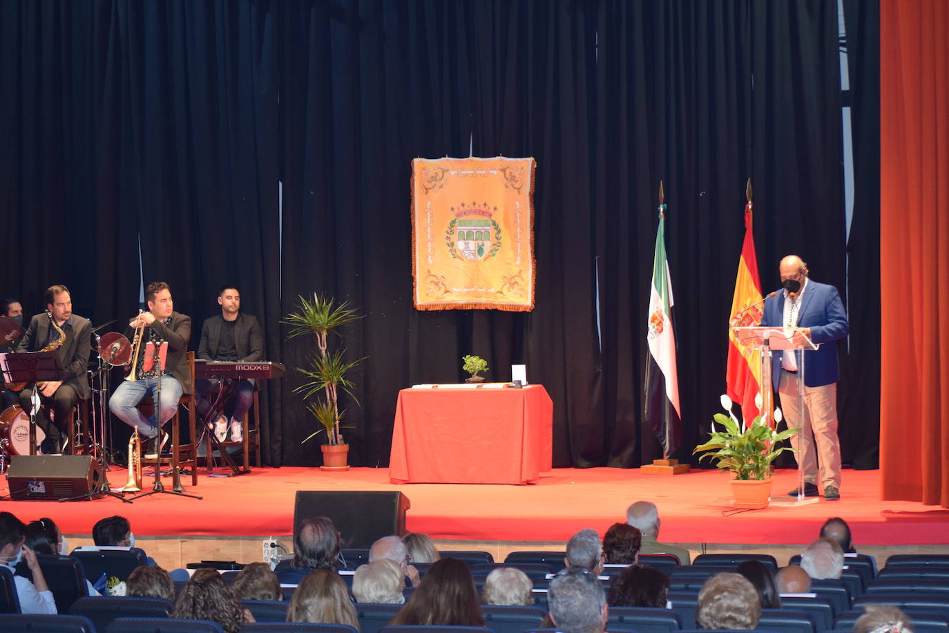 Fotos: FotoGalería Nombramiento oficial del Cronista de Talayuela y Acto homenaje a los alcaldes de la democracia