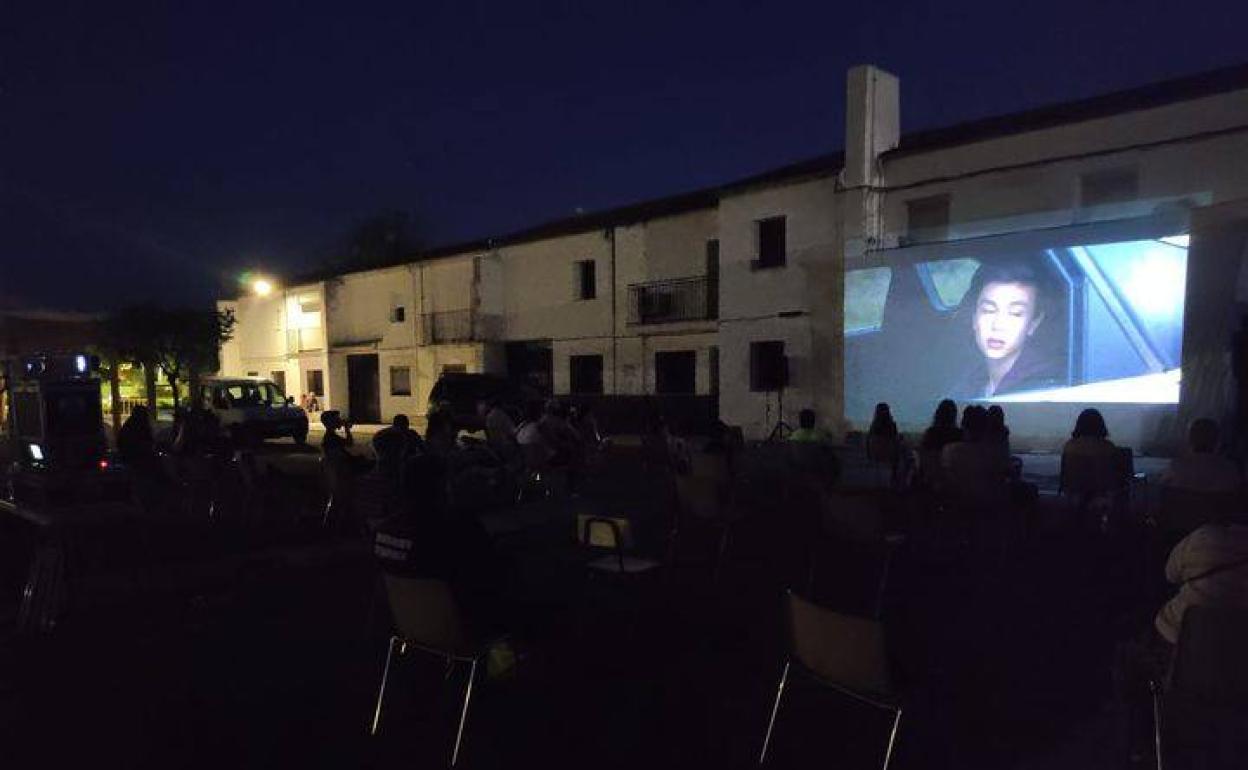 Más de 27.000 personas han disfrutado del Cine de verano de AUPEX en los meses de julio y agosto en casi un centenar de localidades extremeñas