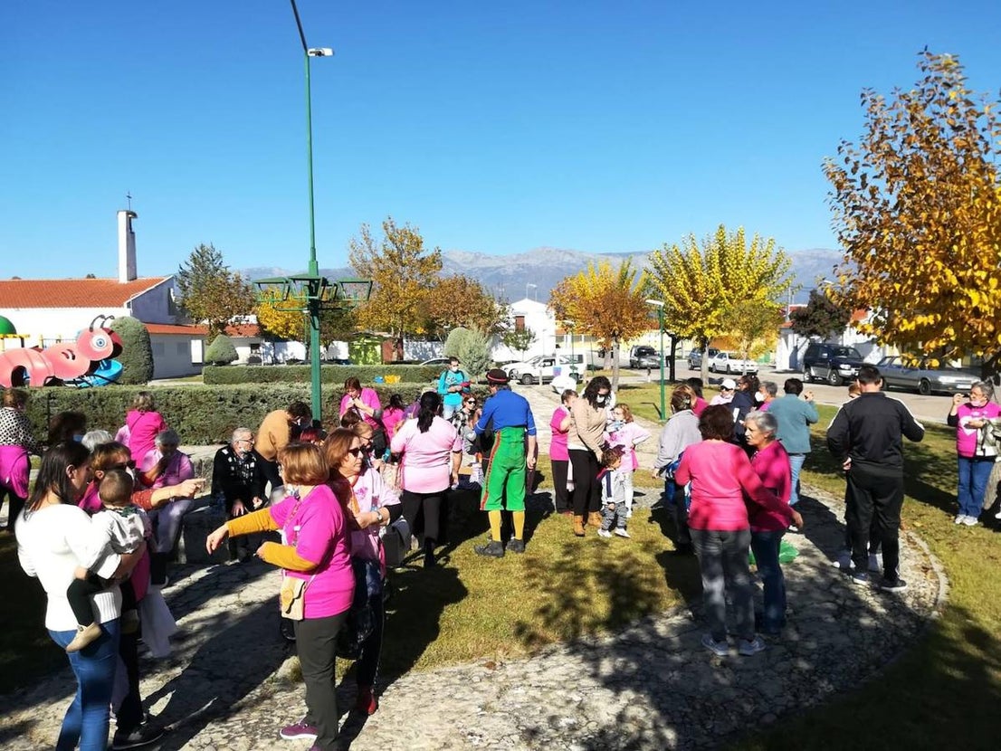 Fotos: Fotogalería Marcha Rosa en Barquilla de Pinares y Santa María de las Lomas