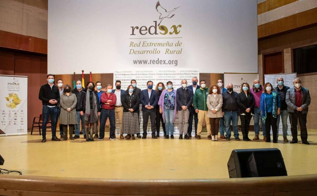Firmadas las adendas a los convenios de colaboración entre la Junta y los Grupos de Acción Local