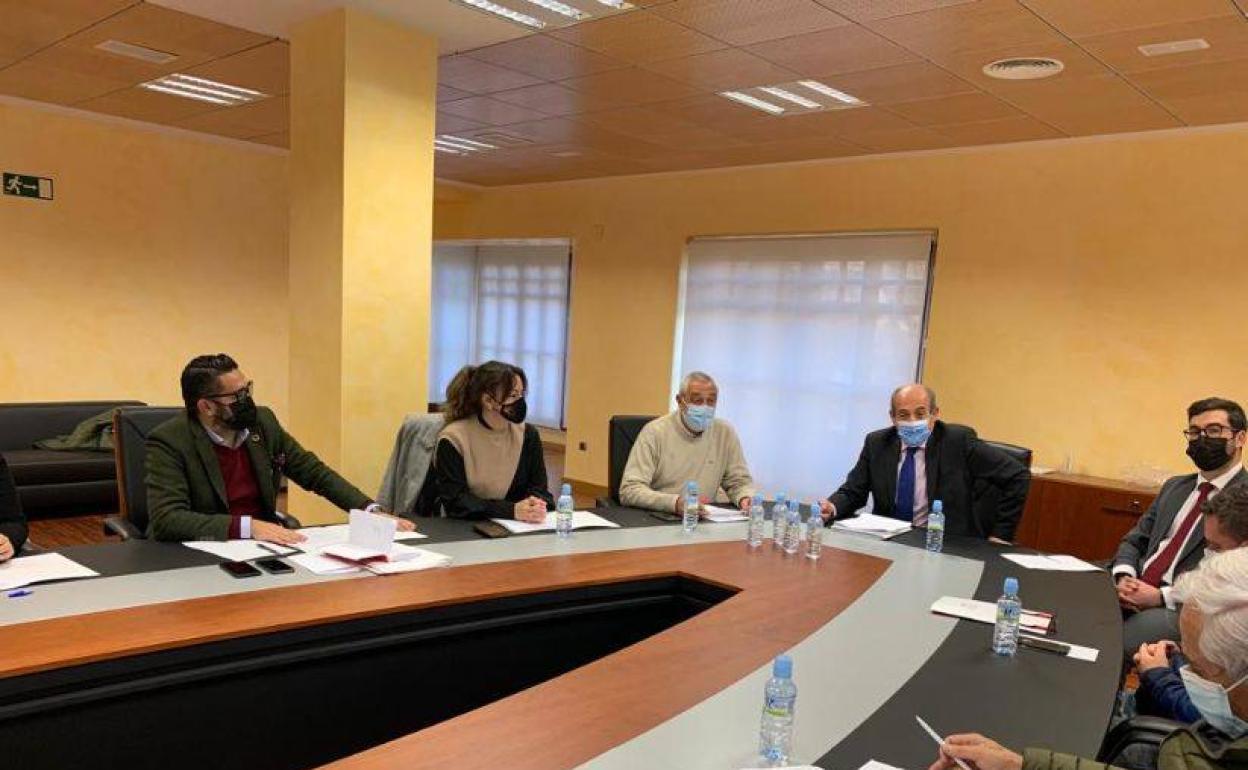 La Diputación de Cáceres avanza en su hoja de ruta para que todos los municipios de la provincia dispongan del servicio financiero